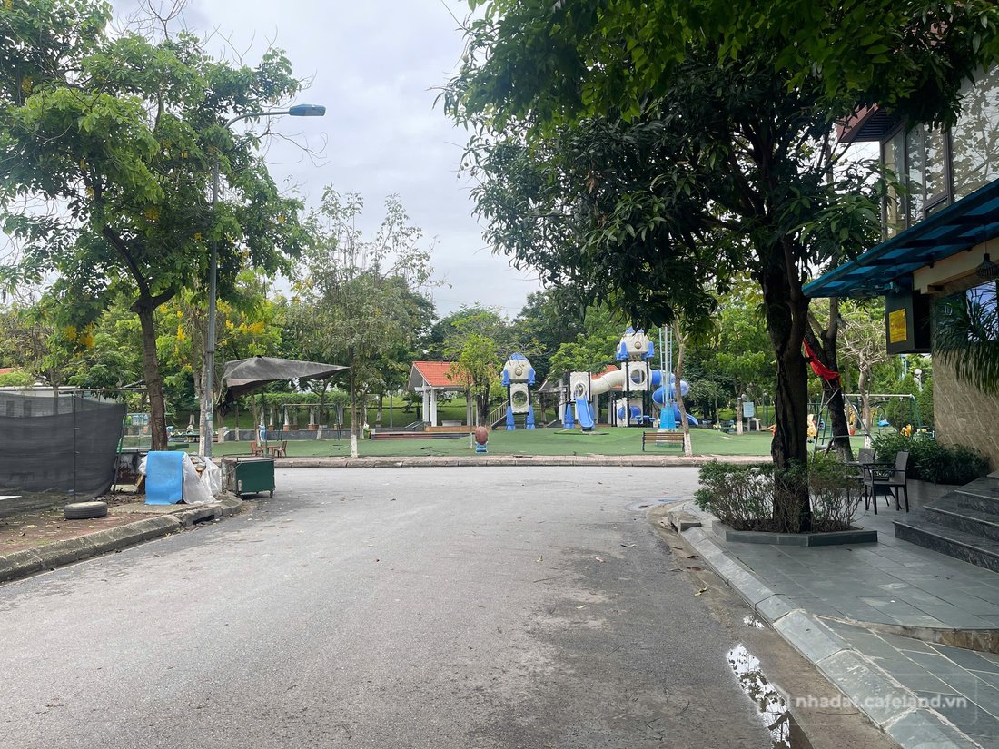 Bán đất thổ cư: Bán đất khu đại dương dãy BT2 cạnh khu vui chơi. Diện tích 112.5