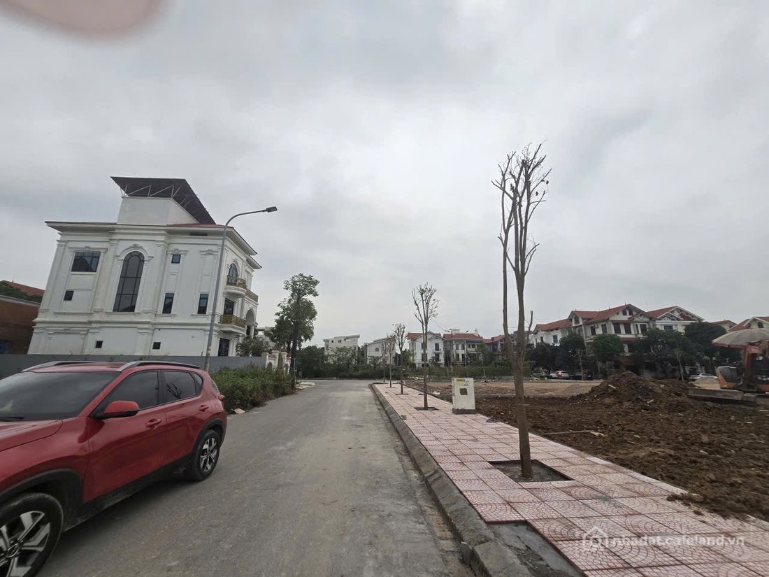 Bán đất thổ cư: Bán đất biệt thự khu đô thị đại hoàng long dãy OBT11 nhìn vườn h