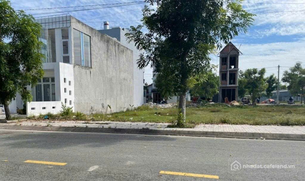 Bán đất thổ cư: Bán đất trung tâm xã An Phước - Sổ sẳn - Giá chỉ 9,5 triệu/m2 - 
