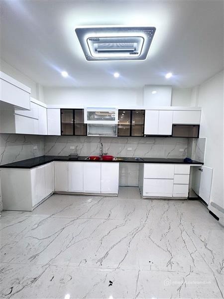 Bán nhà riêng: Bán nhà 50m² full thổ cư ngang 4.6m giá 18 tỷ tại Đường Hoàng Văn
