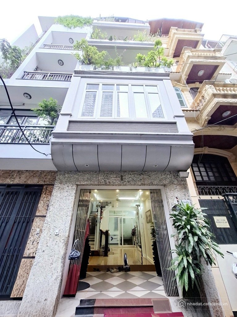 Bán nhà riêng: Bán nhà 64m² full thổ cư ngang 6m giá 32 tỷ tại Đường Hoàng Cầu P