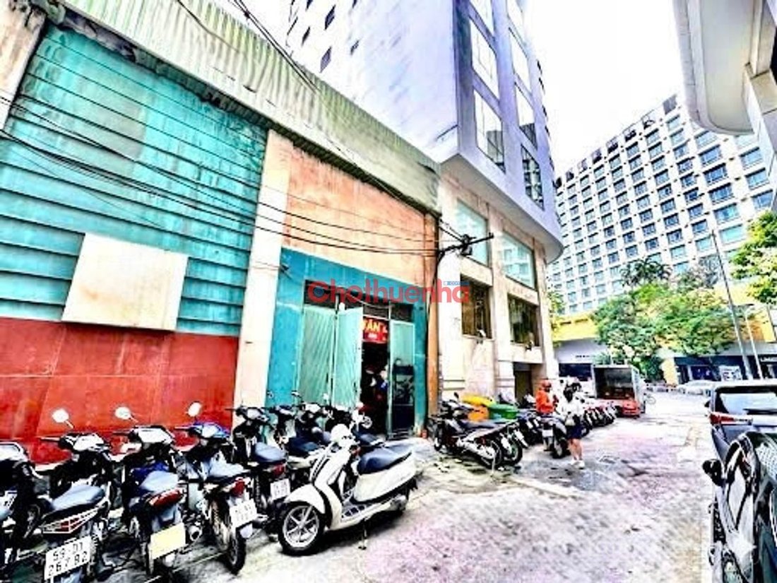 Cho thuê đất: CHO THUÊ KHO TRUNG TÂM 288 LÊ THÁNH TÔN, QUẬN 1 – ĐỐI DIỆN NEW WOR