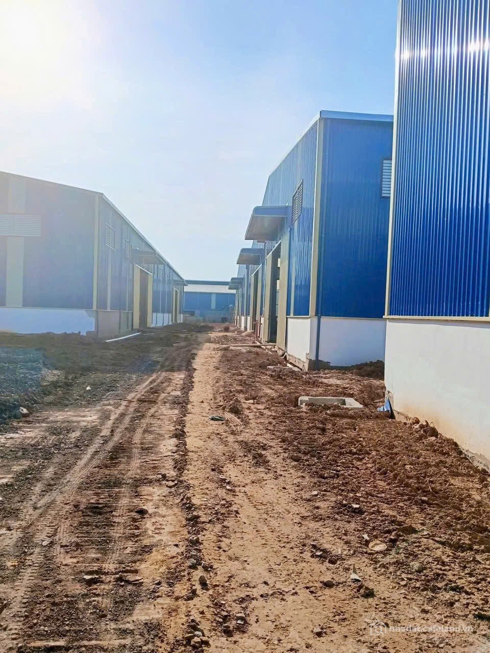 Bán kho, nhà xưởng: Bán từ 2ha đến 100ha đất có kho xưởng nằm trong khu công ngh