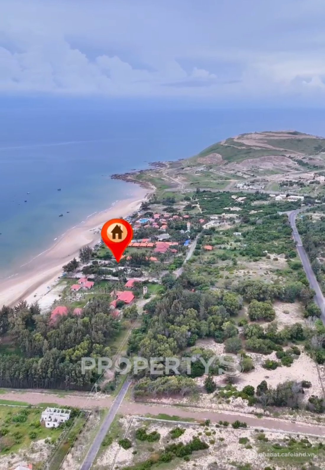 Bán đất thổ cư: Bán 400m2 có sẵn 150m2 thổ cư, mặt đường xuân thuỷ, gần sunshine