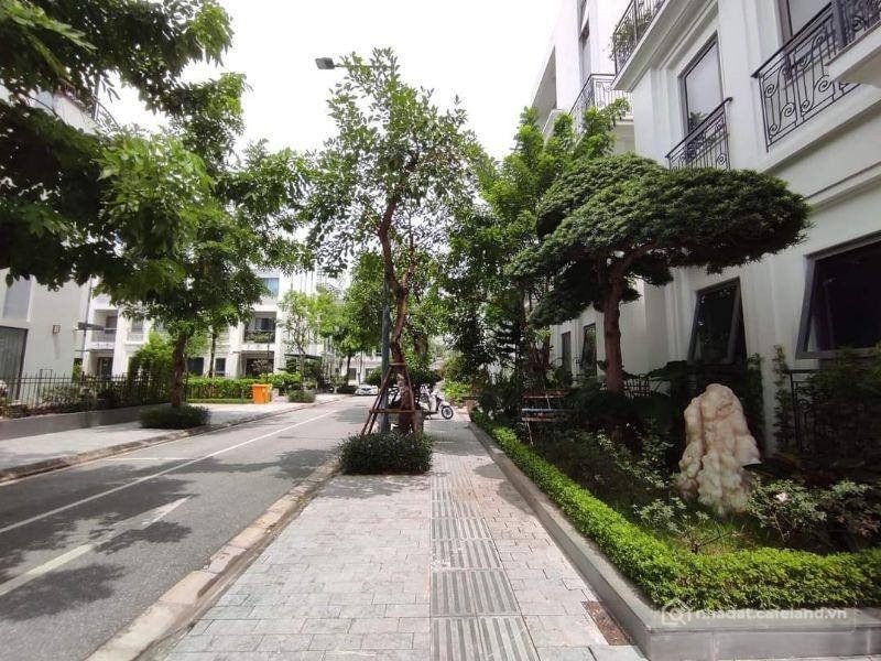 Bán nhà riêng: BÁN BIỆT THỰ CAO CẤP ĐƯỜNG NGUYỄN XIỂN. 200M2 - 4 TẦNG. MT 10M.