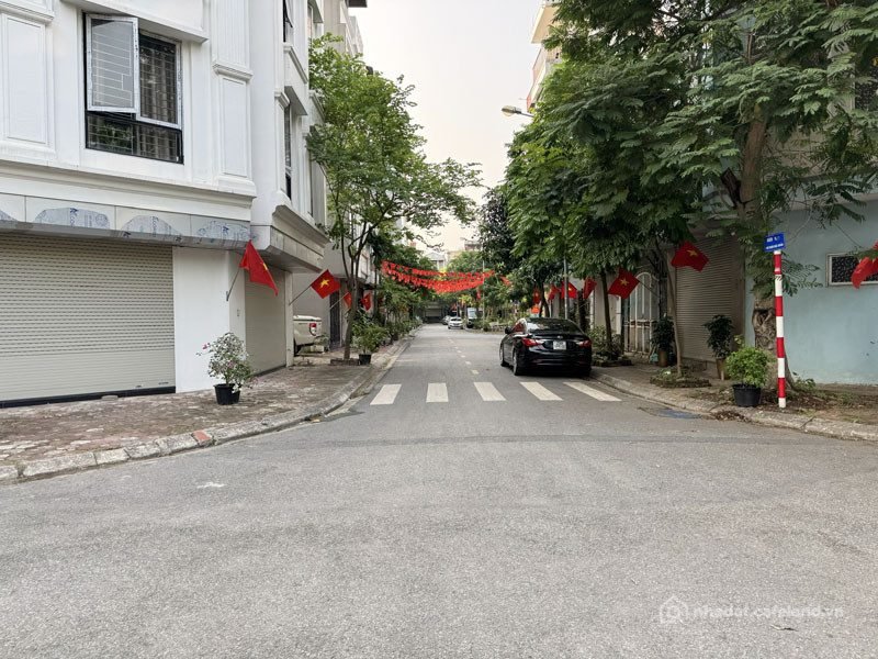 Bán nhà riêng: Lô góc đắt giá TĐC Giang Biên - 40m2 Nhà 4 tầng - 20m ra Phố Phạm