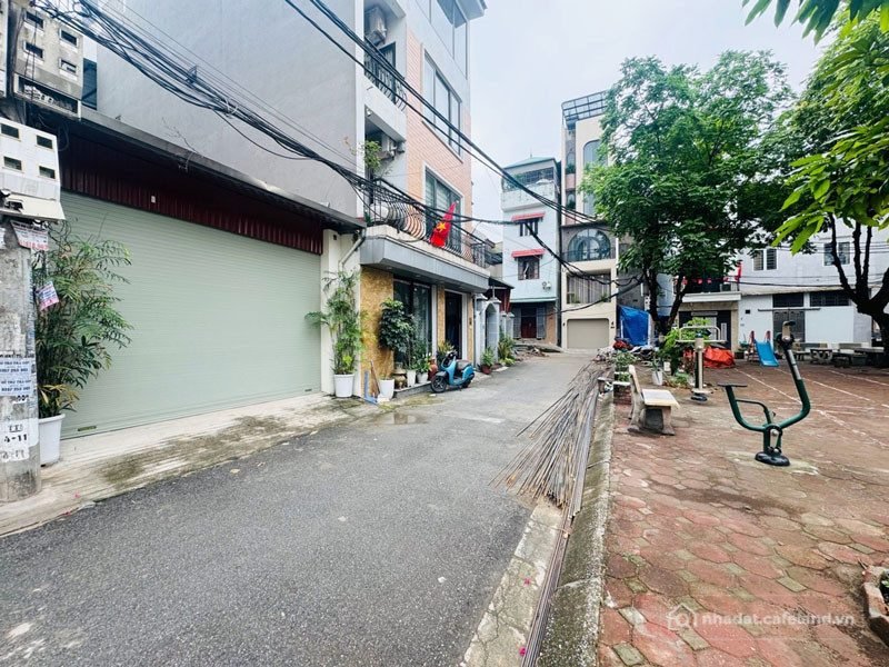Bán nhà riêng: Bán 55m2 nhà C4 Thượng Thanh ngõ thông ô tô đỗ cửa. View công viê
