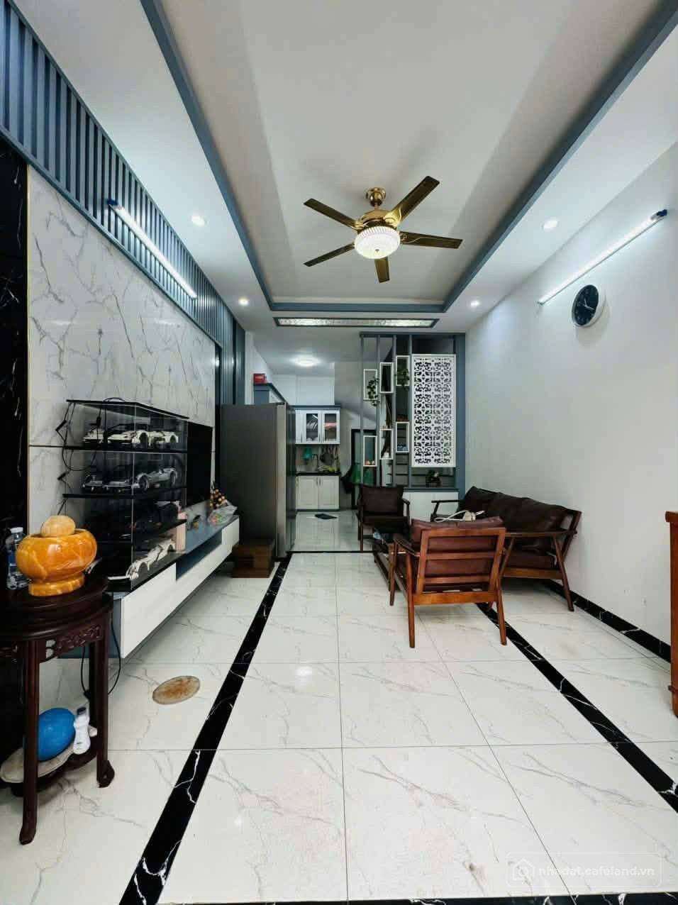 Bán nhà riêng: Bán Nhà Việt Hưng, Long Biên 33m2 x 5T chỉ 7,05 tỷ (ngõ thông tho