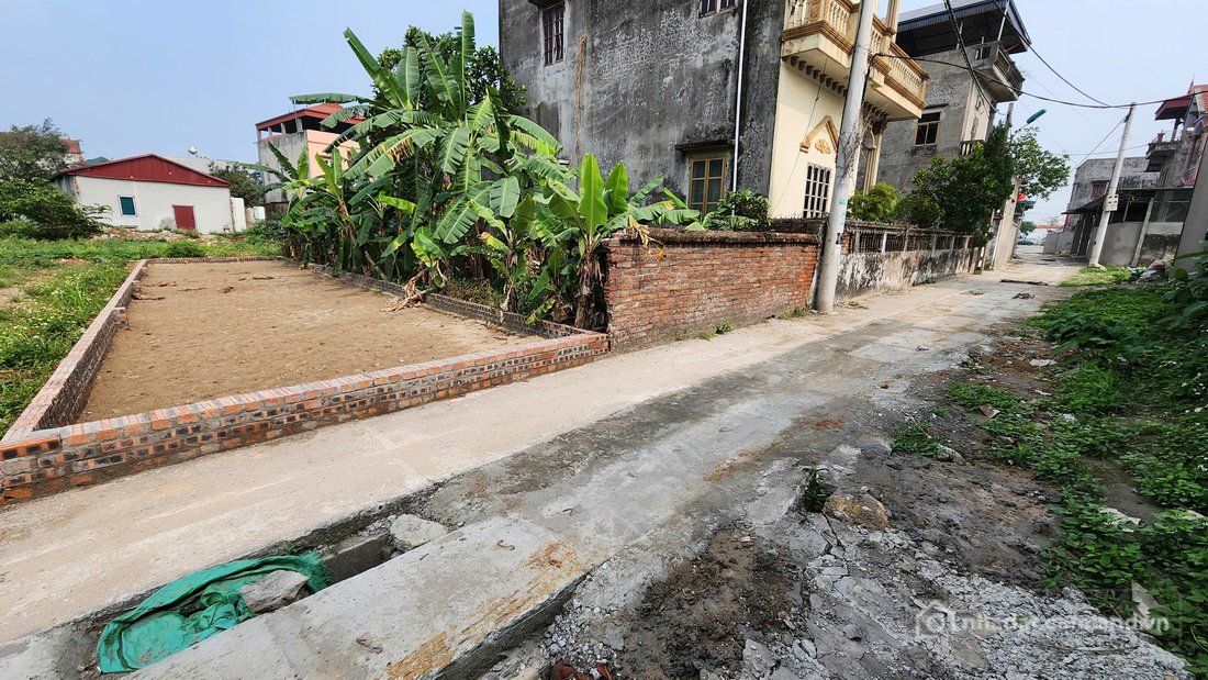 Bán đất thổ cư: Bán đất Khê Nữ Nguyên Khê (xã Phúc Thịnh) 83m2 bìa làng 2 ô tô t