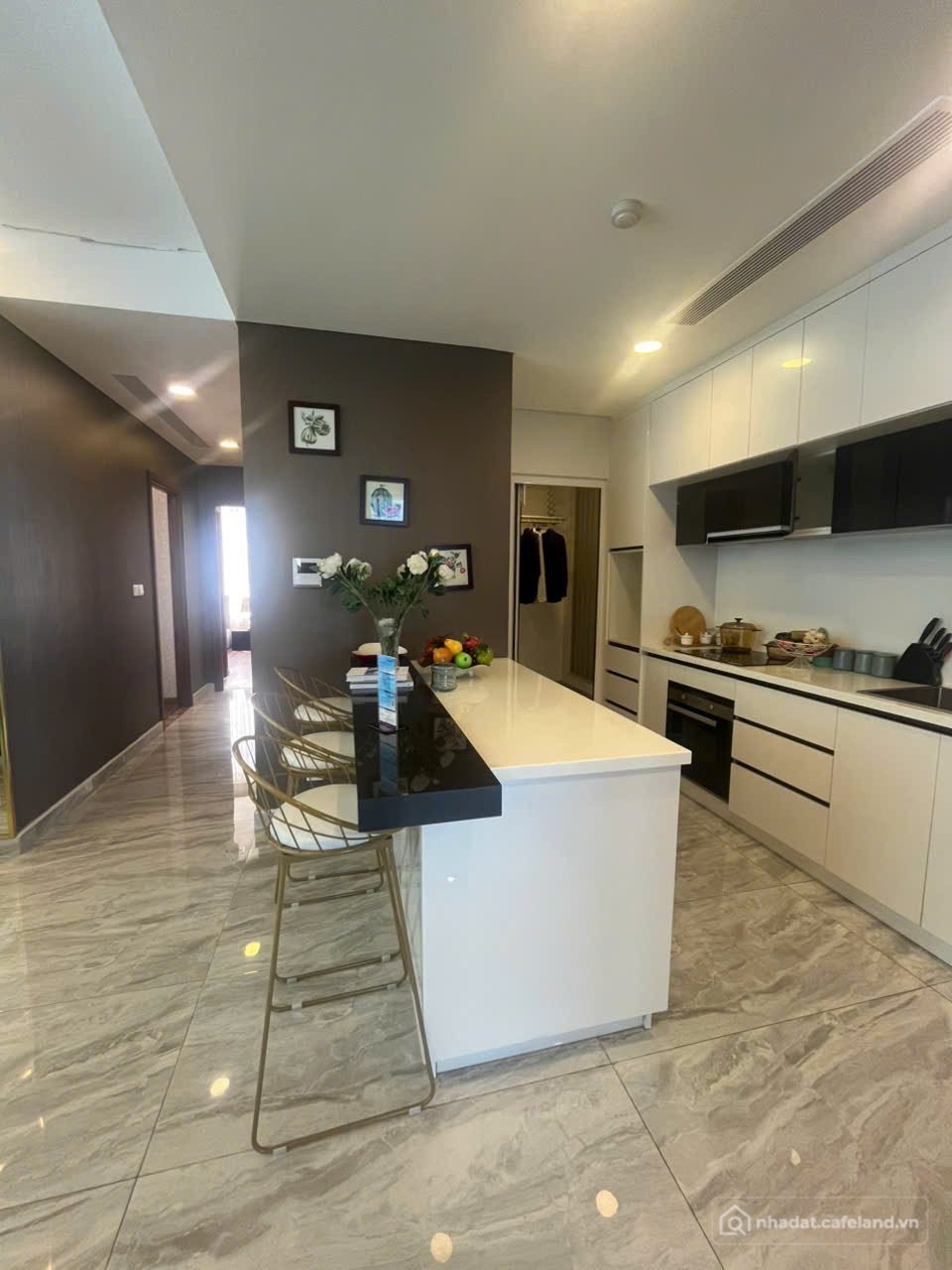 Bán căn hộ chung cư: Căn góc 86m2 - Giá 6.45 tỷ - 3PN2WC The Peak Q7 ngay ga met