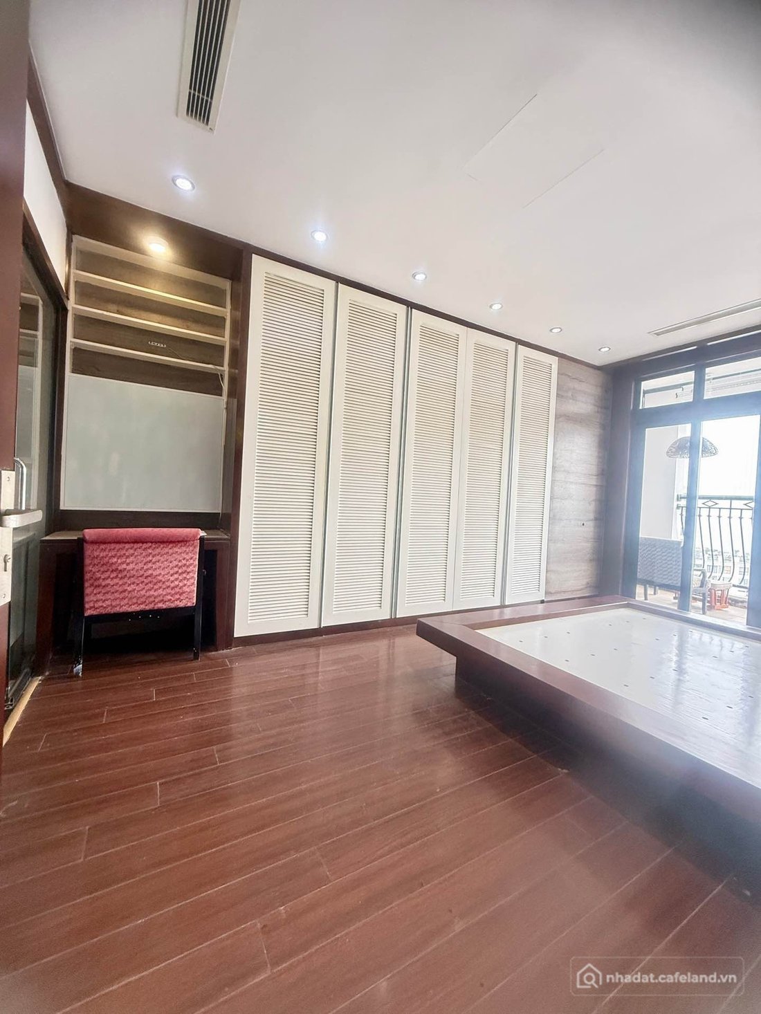 Bán căn hộ chung cư: BÁN CHUNG CƯ ROYAL CITY – 124M2 – 3PN 2WC – FULL NỘI THẤT C