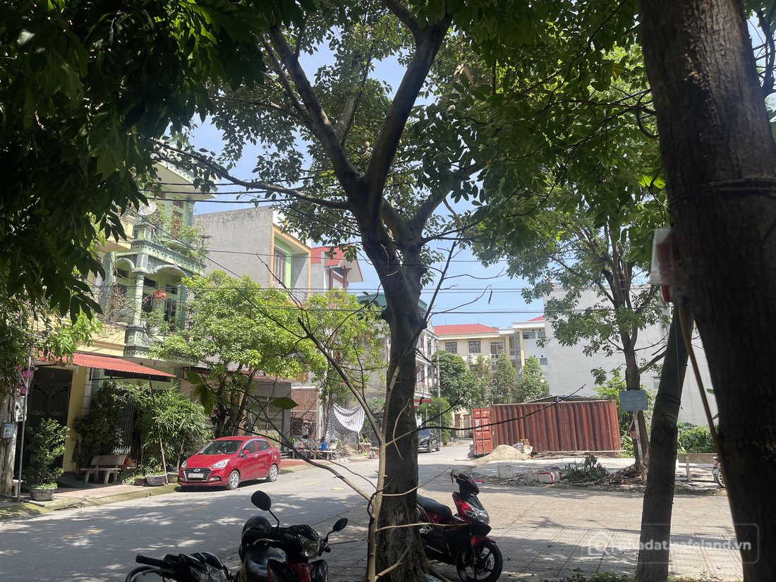 Bán đất thổ cư: Bán đất biệt thự KĐT đại hoàng long dãy OBT24 làn 2 hồ điều hoà.