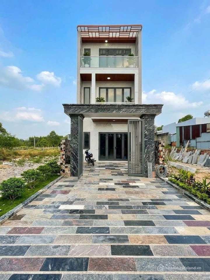 Bán nhà riêng:  CHỦ NGỘP BANK CẦN BÁN NHÀ 2 LẦU KHU DÂN CƯ LAVENDER