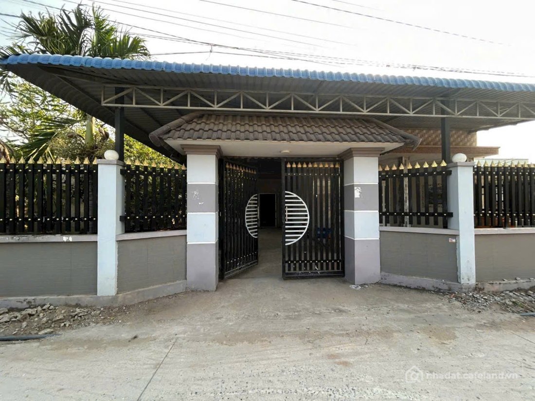 Bán nhà riêng: Nhà vườn 1000m2 thạnh Đức bến lức kế bên happyland bến lức long a