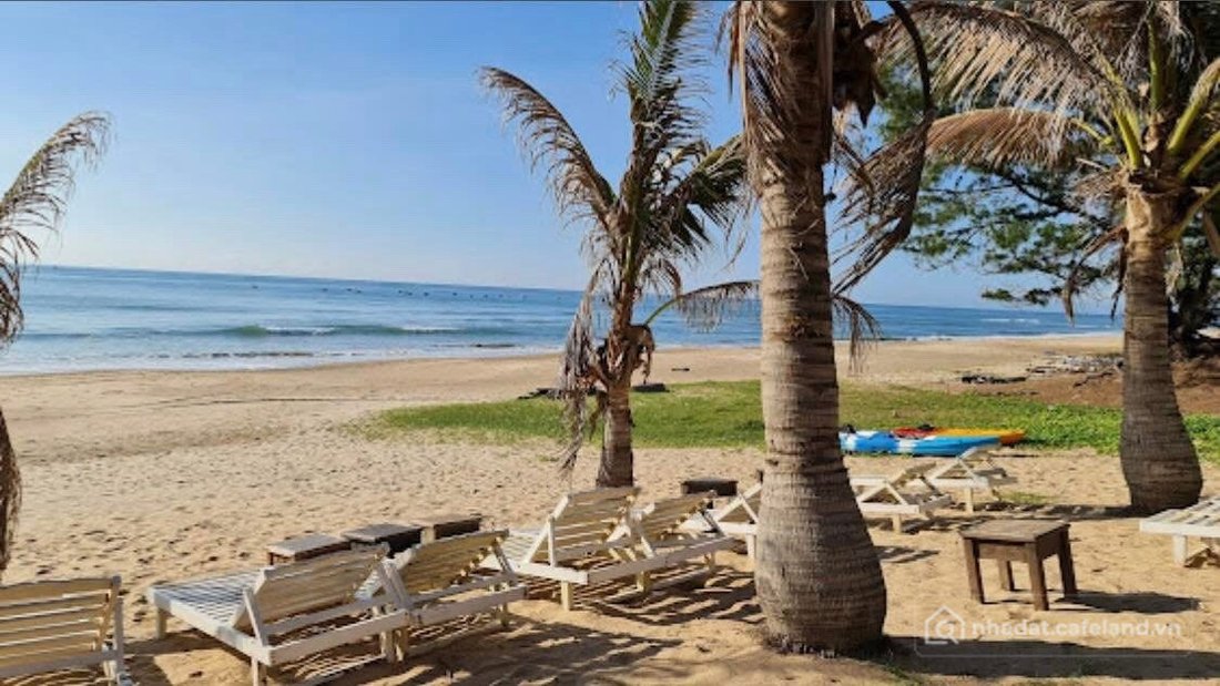 Bán đất thổ cư: Bán 1400m2 có 400m2 tmdv giáp biển Mũi Né LH 0982482666