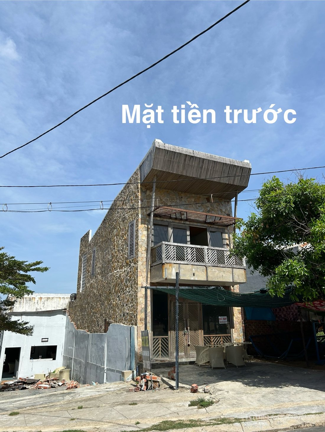 Bán nhà riêng: Bán nhà chính chủ 2 mặt tiền nở hậu Khu vực Eo Gió , Nhơn Lý , Qu