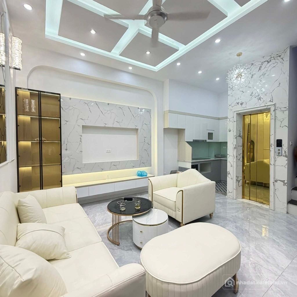 Bán nhà riêng: Đê la Thành, 32m x 6tầng x Mt 6.3, dân xây hiện đại thang máy nhậ