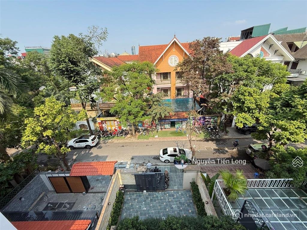Bán nhà riêng: Biệt thự Làng quốc tế Thăng Long - 2 mặt - đường to vỉa hè rộng -