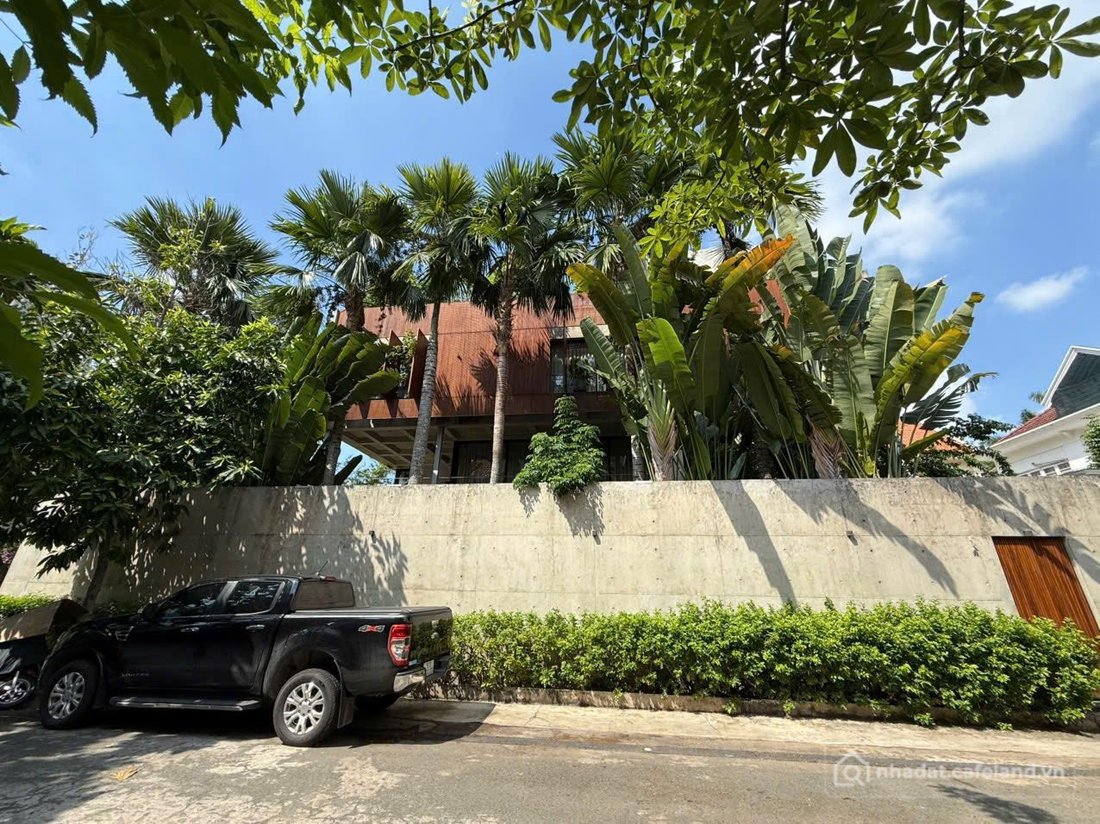 Bán nhà riêng: VILLA góc 2 mặt tiền khu compound Fideco Thảo Điền.