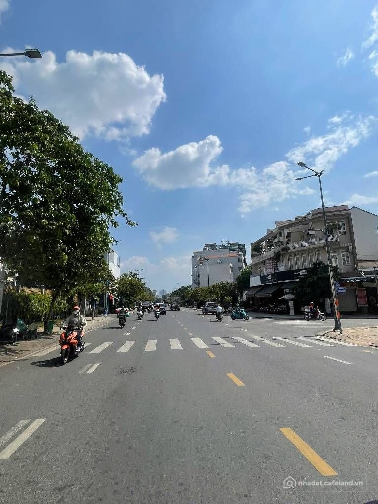 Bán nhà riêng: • Vị trí cực tiện di chuyển. Ngã tư 4 xã, Thoại Ngọc Hầu, Phan An