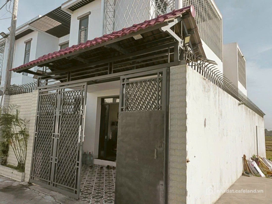 Bán nhà riêng: Bán Nhà 1 trệt 1 lầu, còn mới Vi trí khu trại ếch - phường Long t