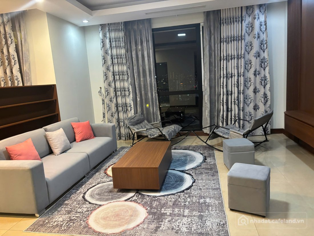 Cho thuê căn hộ chung cư: Cho thuê căn hộ R1 Royal city- 150m2, 3 PN, Nội thất m
