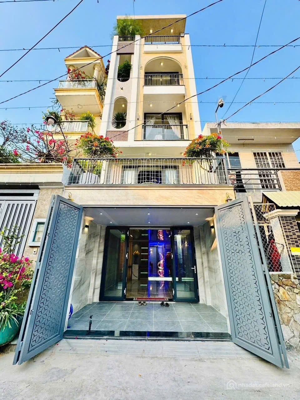 Bán nhà riêng: Bán gấp nhà hẻm Nguyễn Minh Hoàng P.12 Tân Bình. Giá: 3,29 tỷ. DT