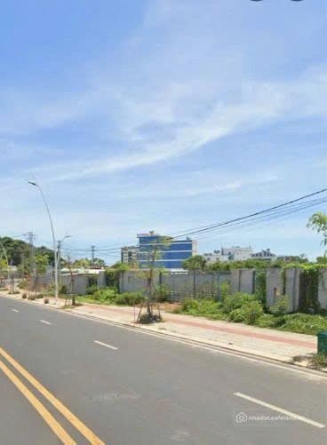 Bán đất thổ cư: Miếng đất lớn vị trí vàng ngã tư biển Hồ Tràm - đất ở có thổ cư 
