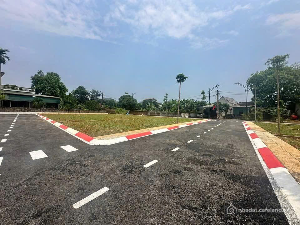 Bán đất thổ cư: chính chủ cần bán gấp lô đất 100m2 ngay cổng trường tổ hợp DHQG