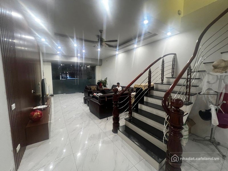 Bán nhà riêng: Sang Mỹ Định Cư - Bán Nhà Giang Biên 75m2 x 5 Tầng – Đường 13,5m,