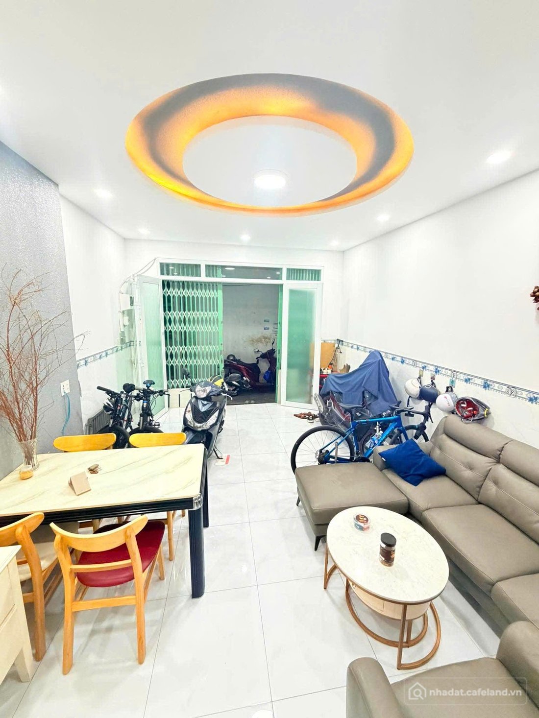 Bán nhà riêng: Nhà 2 tầng, gần Sacombank Lạc Long Quận, Tân Bình, 4.6 tỷ