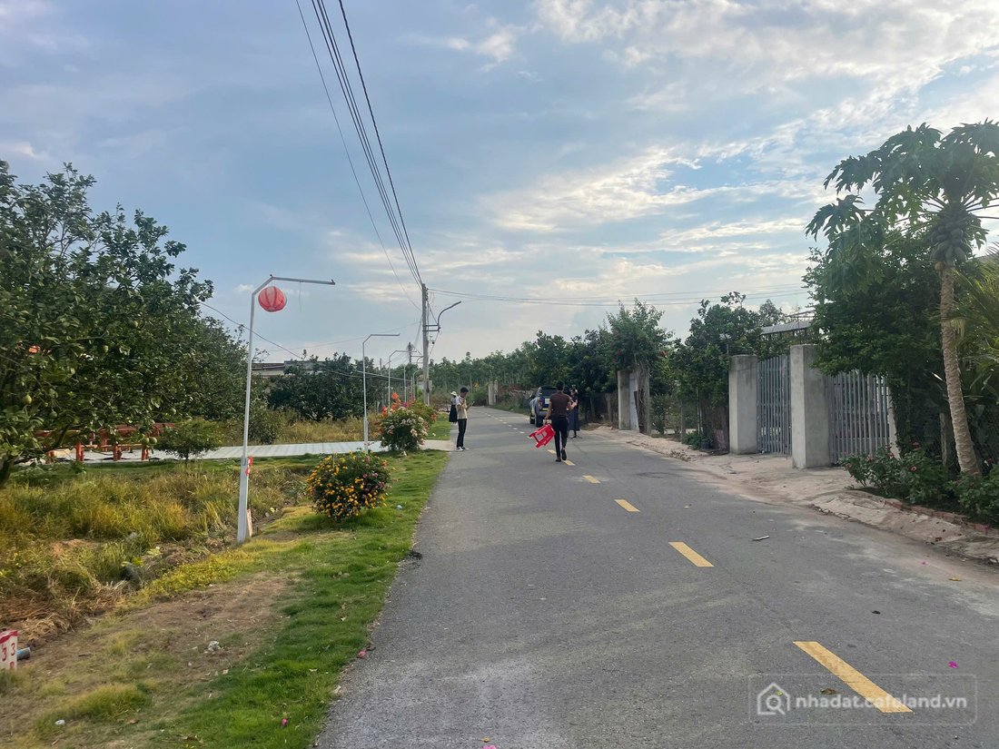 Bán đất thổ cư: ĐẤT MẶT TIỀN 17M. CÁCH QL13 CHỈ 1,5KM QUA ĐT750. KHU DÂN CƯ ĐẦY 