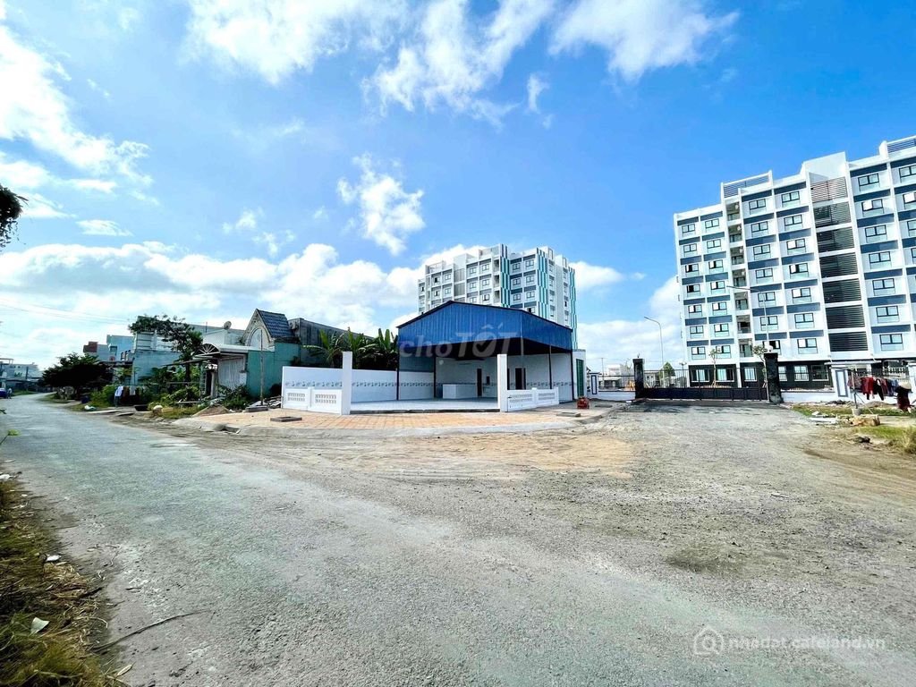 Văn phòng: VỊ TRÍ QUÁ VIP ĐỂ KINH DOANH  ĐƯỜNG SỐ 3 KDC ĐÔNG PHÚ
