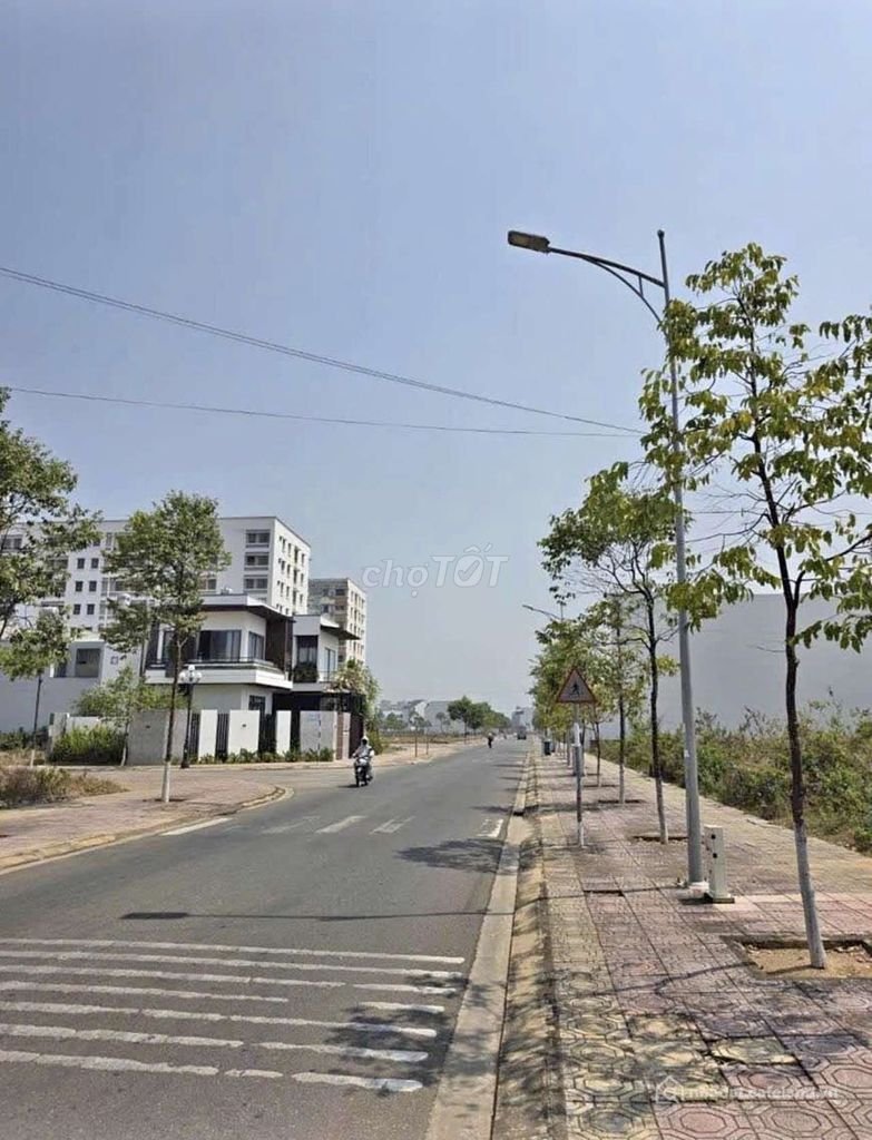 Bán đất thổ cư: Bán lô đất đẹp Nam Đăk Bla, mặt tiền đường Đào Đình Luyện