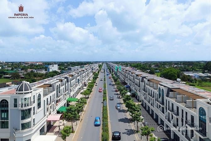 Bán nhà riêng: Bán mặt tiền kinh doanh cặp bên ngân hàng, khu đô thị đông đúc