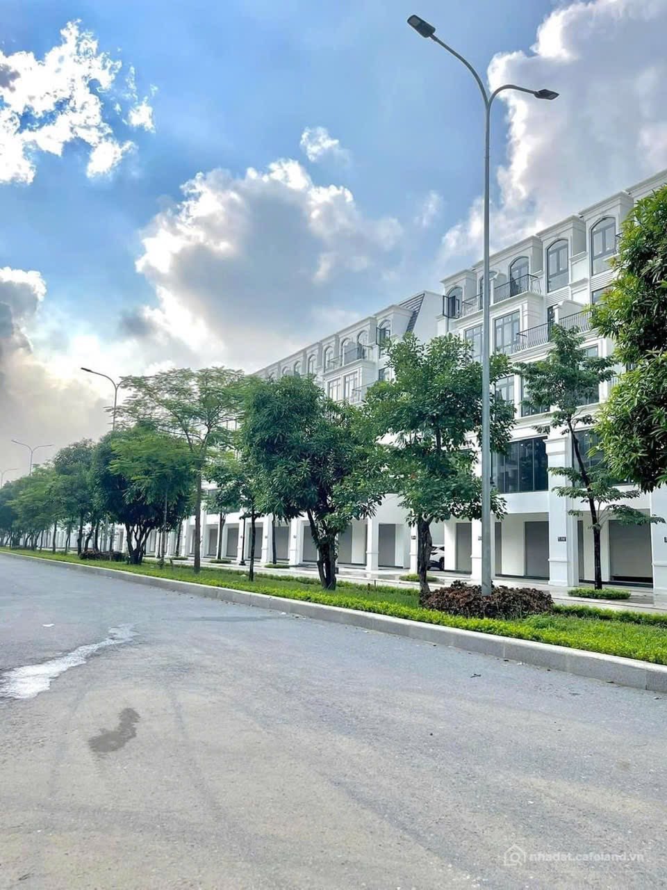 Bán nhà riêng: Chính chủ cần bán căn lk khu thảo viên, tại KĐT Hinode Royal Park