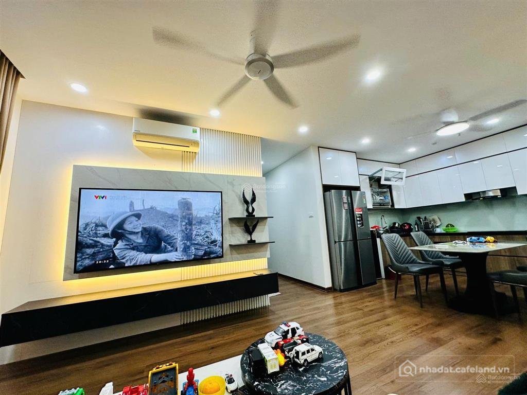Bán căn hộ chung cư: Bán căn hộ góc, tầng đẹp 3 phòng ngủ, 2 vệ sinh, diện tích 