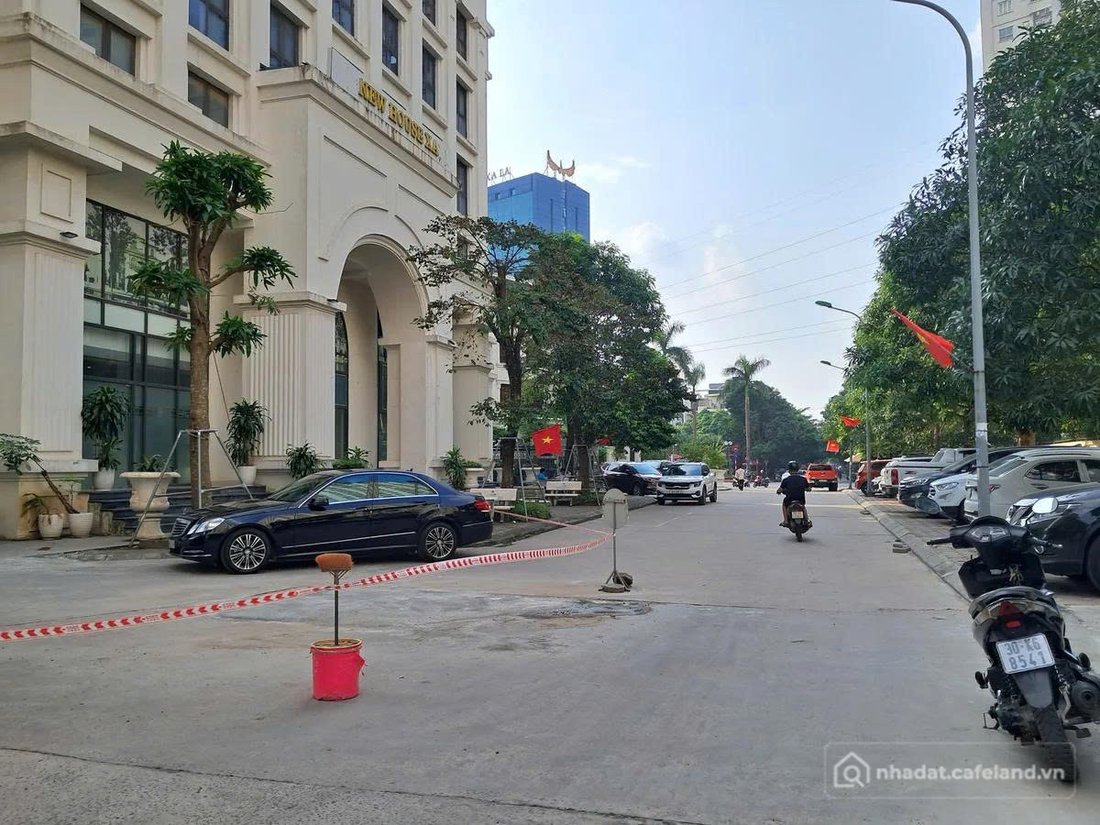 Bán nhà riêng: Bán nhà liền kề KĐT Xa La lô góc 3 thoáng, ô tô tránh kinh doanh 