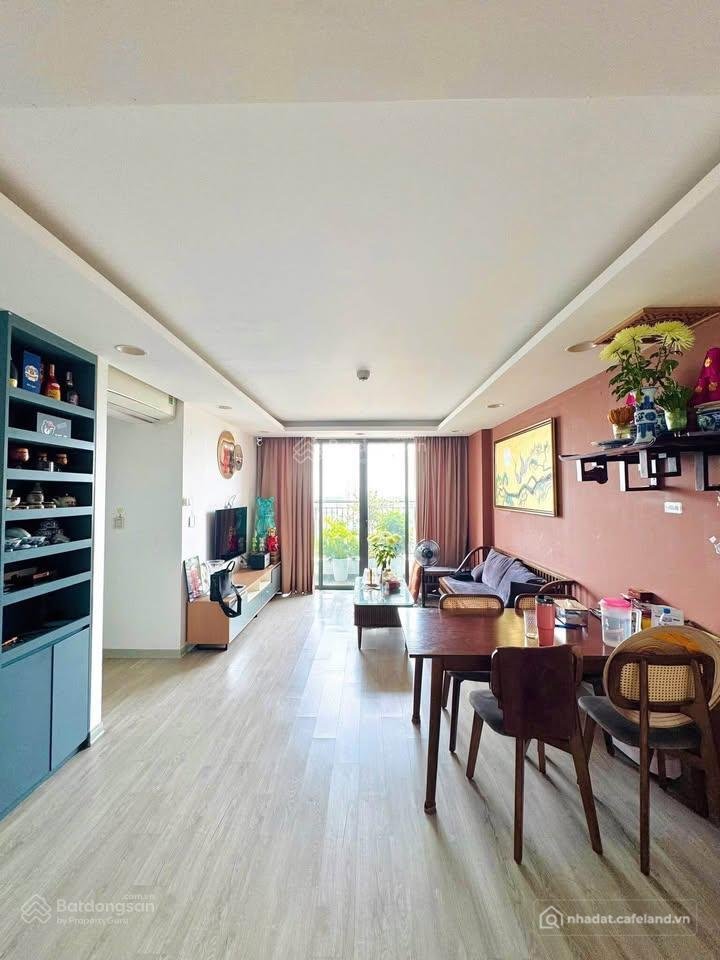 Bán căn hộ chung cư: Bán căn góc 67m2, 2 phòng ngủ, full đồ, view hồ. tại toà ch