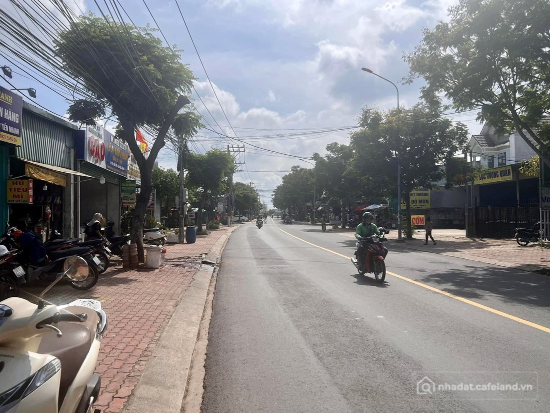 Bán nhà riêng: Bán đất tặng luôn căn Nhà 1 trệt 2 lầu 1 tum Mt Đồng Cây Viết-Phú