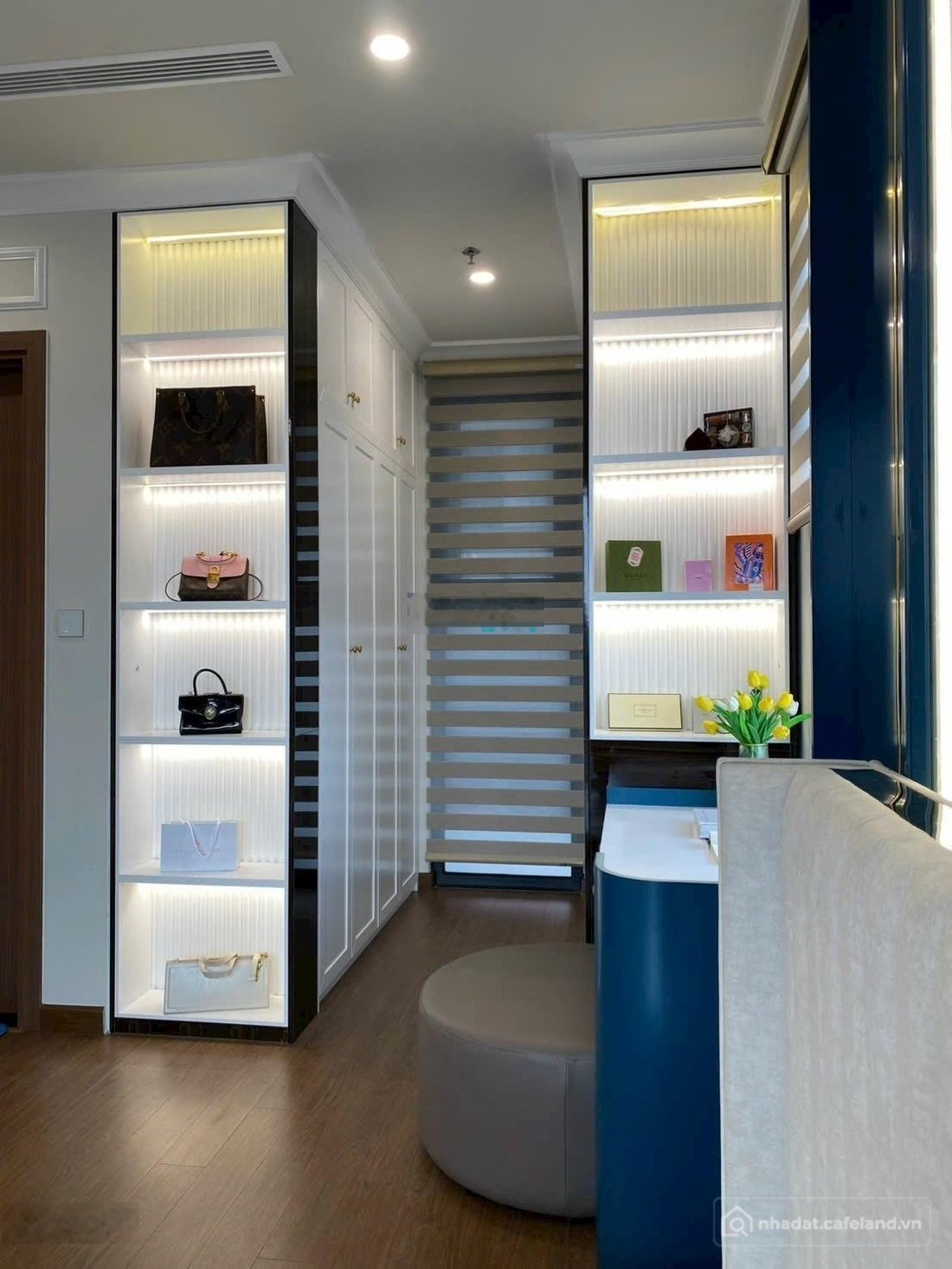 Bán căn hộ chung cư: 114.5 m2 3 ngủ + Full đồ chỉ việc xách Vali vào ở Tầng trun