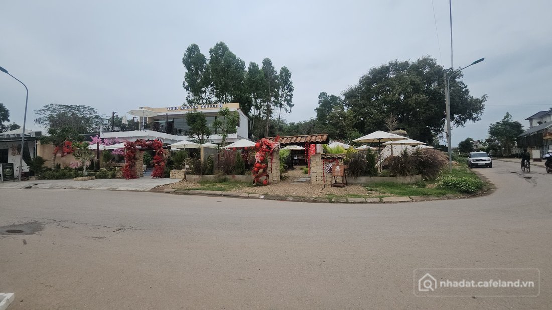 Bán đất thổ cư: Chính chủ cần bán lô góc đất đẹp, đang cho thuê làm quán cafe