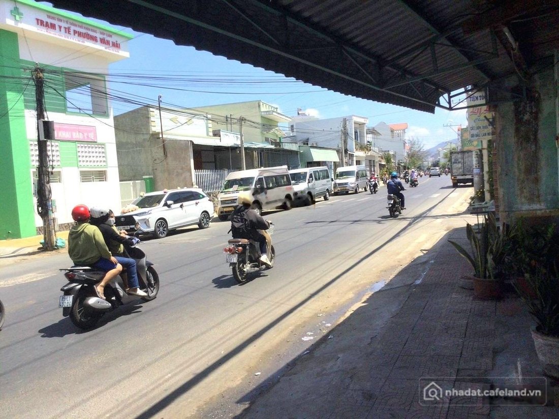 Bán nhà riêng: Bán nhà mặt phố tại Đường Nguyễn Văn Cừ, 6,3 tỷ, 160m2, 3PN, 2WC,