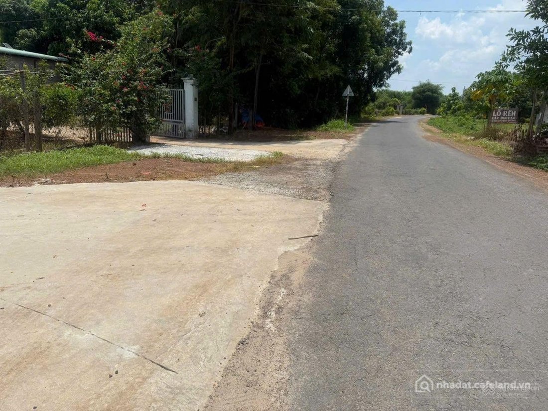 Bán đất thổ cư: 300tr sở hữu 200m2 đất, cách QL13 25m