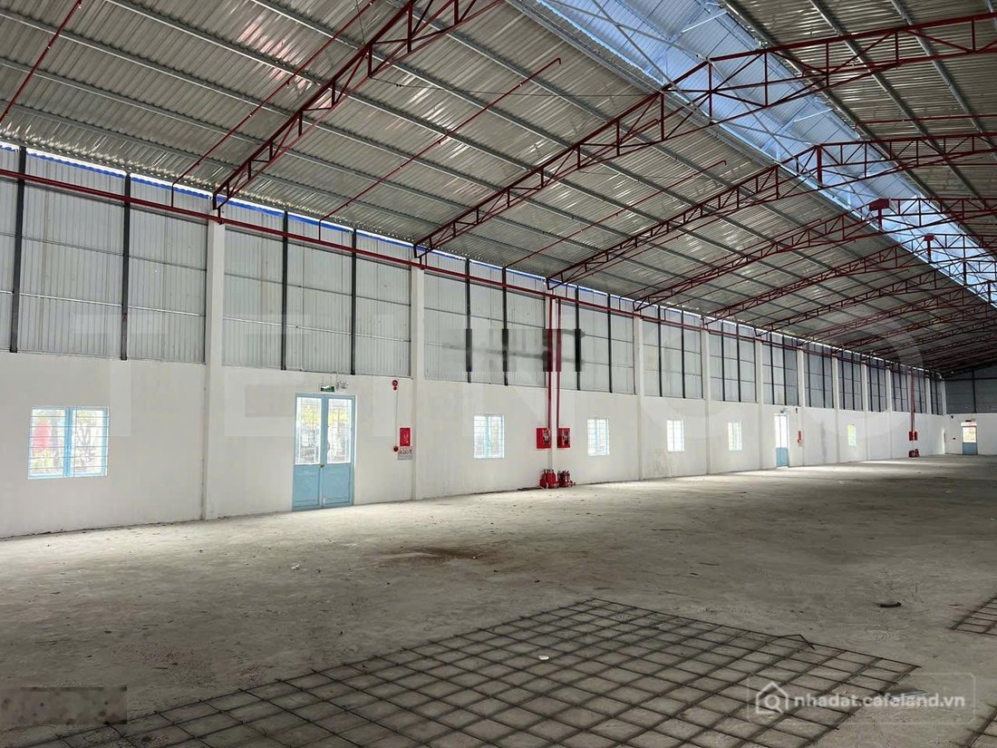 Nhà kho - Xưởng: Kho xưởng 2.200 m² đất SKC có PCCC tự động và trạm điện 3 pha, 