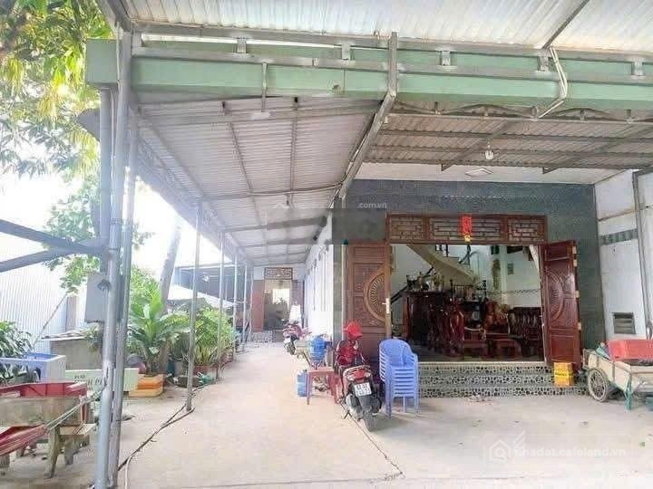 Bán nhà riêng: Cần bán gấp nhà 7 tỷ mặt tiền Quốc Lộ 62 Ấp 3 xã Mỹ Phú huyện Thủ