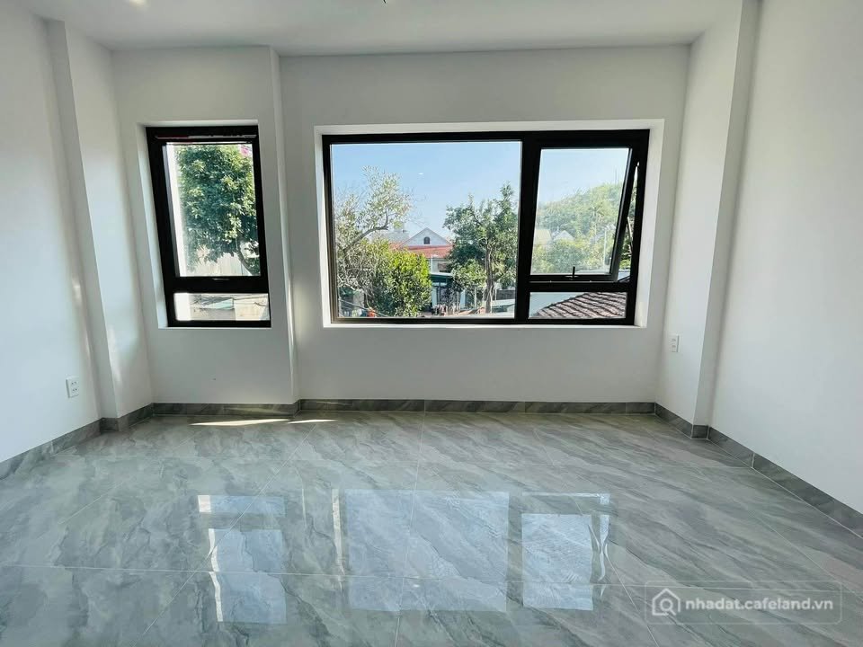 Bán nhà riêng: Bán nhà 3 tầng mới xây giá rẻ Hà Trung