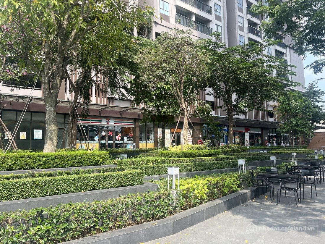 Bán nhà phố dự án: Bán shophouse Opal Boulevar vip có 2 mặt tiền