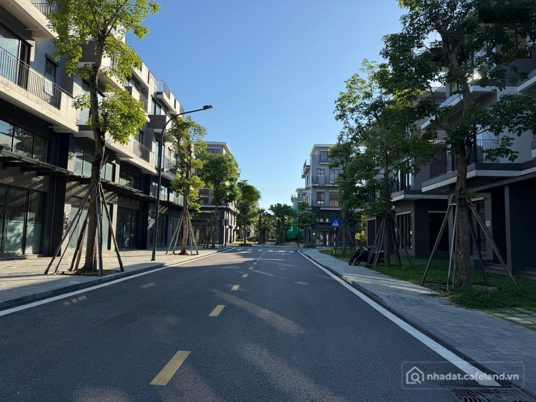 Bán biệt thự: Nhà phố Eco Central Park giá 6,1 tỷ đã có sổ hồng phân khu đã bàn 