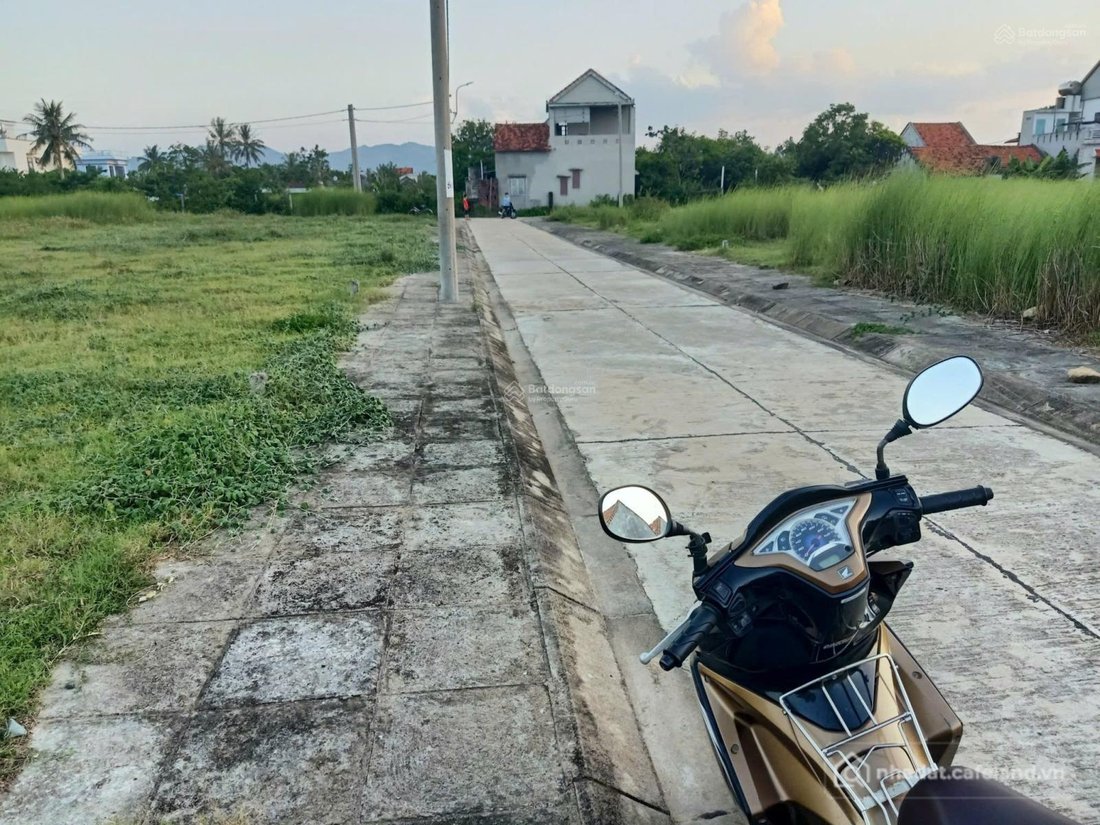 Bán đất thổ cư: Chính chủ cần bán đất đấu giá Đông Hòa, sát đường LÊ Thành Phươn